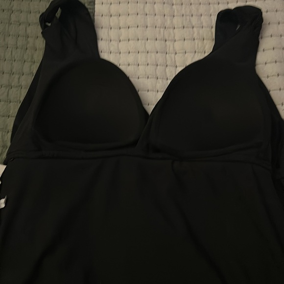 Time and Tru Women's and Women’s Plus Plunge V Neck One Piece Swimsuit - Picture 8 of 12